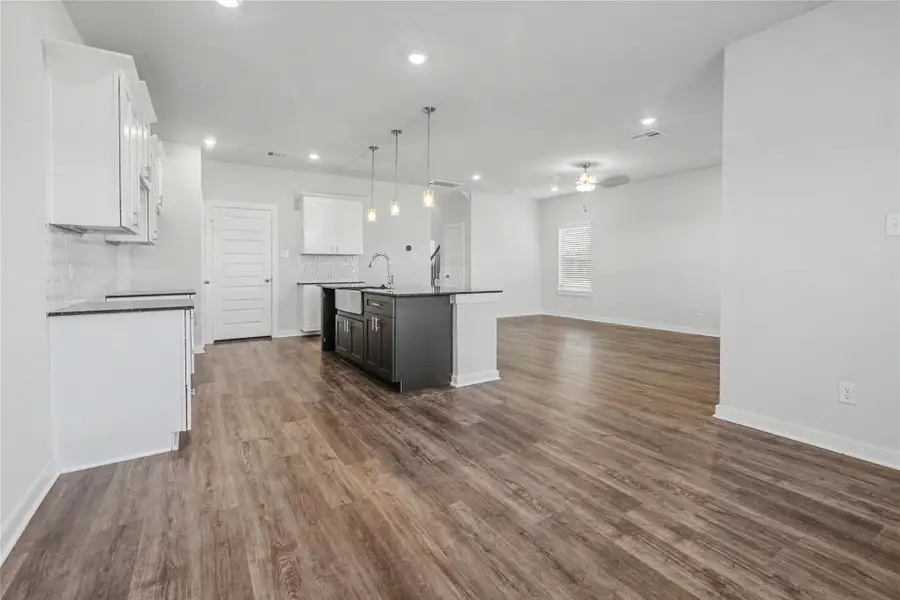 Spacious, unfurnished interior of a new home in Glendale Lakes, Arcola (Image 12). Spacious, unfurnished interior of a new home in Glendale Lakes, Arcola (Image 12).