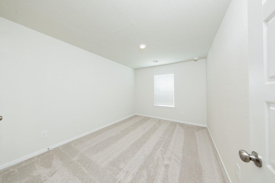 Spacious, unfurnished interior of a new home in Bammel Oaks, Houston (Image 17).