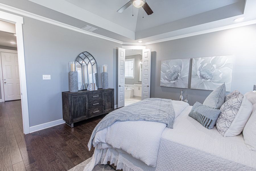 Representative furnished interior of a home built from the Worthington by Grant & Co in White Oak, Arlington (Image 53).