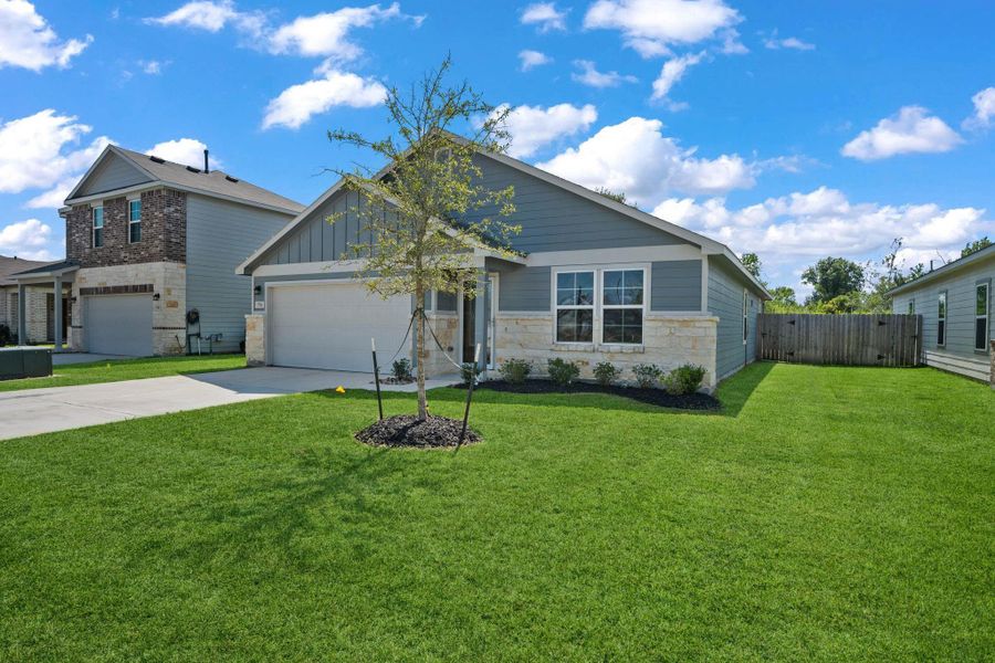 Exterior details and patio area of a home in , Dayton (Image 2).
