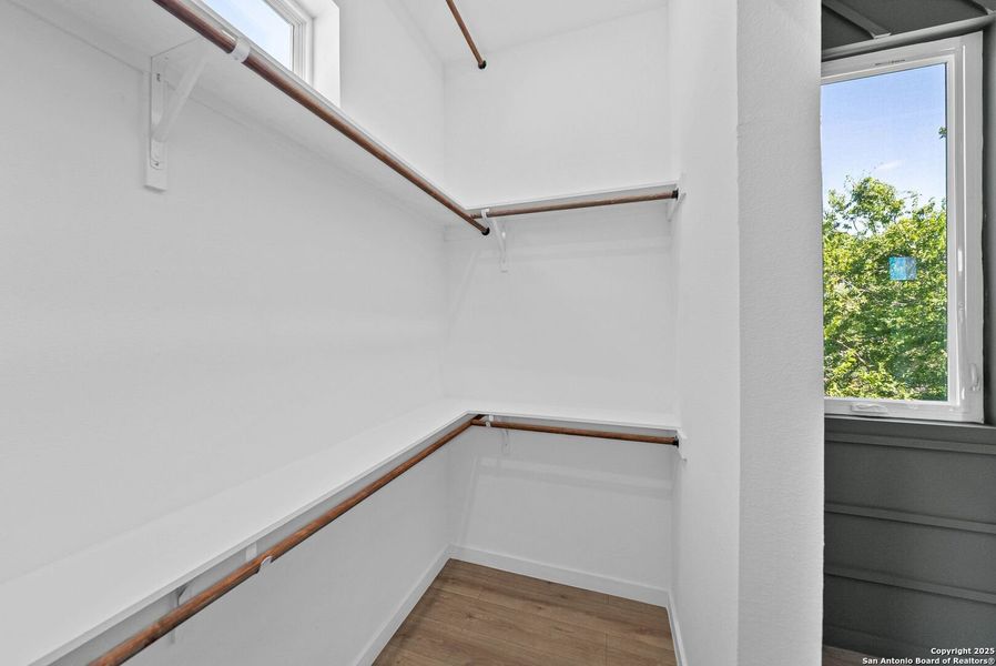 Spacious, unfurnished interior of a new home in , San Antonio (Image 25).