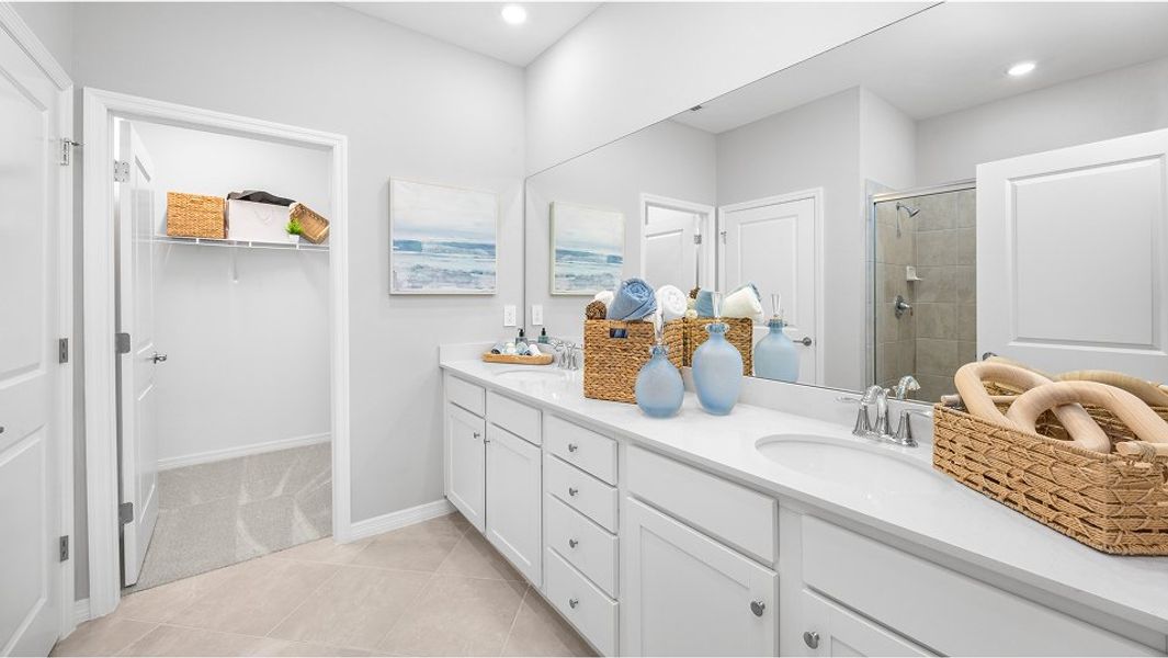 6104 Mangrove Owners Bath 2of2