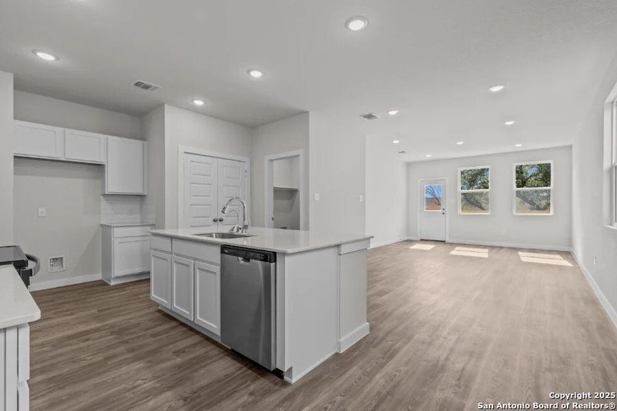 Furnished interior view inside a new home in Mesa Vista, San Antonio (Image 6).
