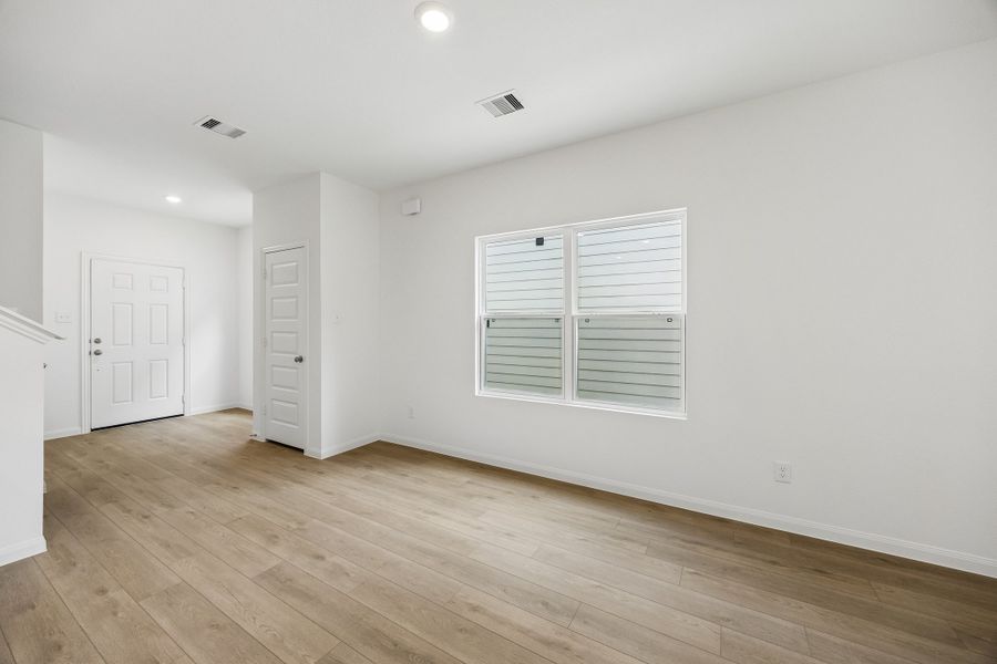 Spacious, unfurnished interior of a new home in Magnolia Springs, Montgomery (Image 14).