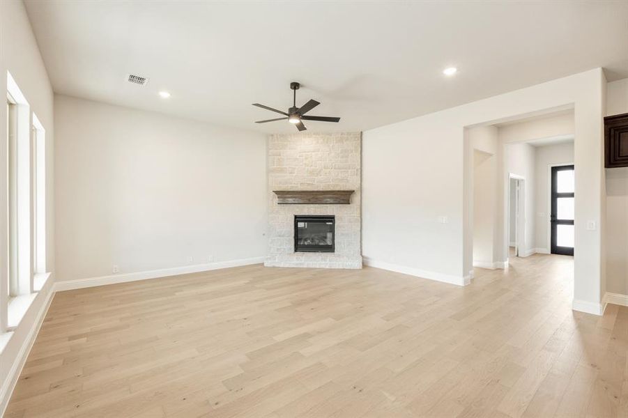 Spacious, unfurnished interior of a new home in Abe's Landing, Granbury (Image 32).