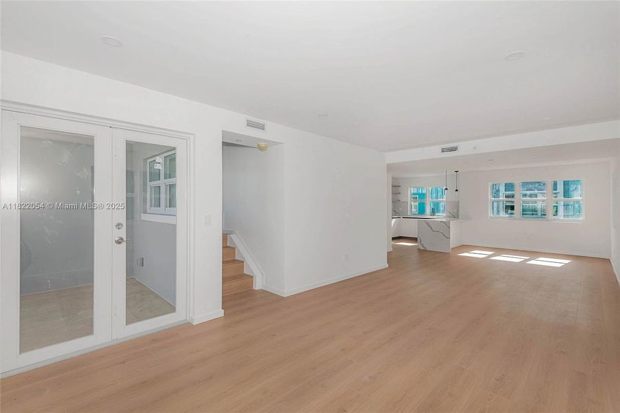 Spacious, unfurnished interior of a new home in , Fort Lauderdale (Image 12).