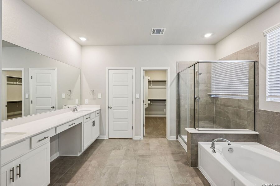 Furnished interior view inside a new home in Fox Falls, Boerne (Image 17).