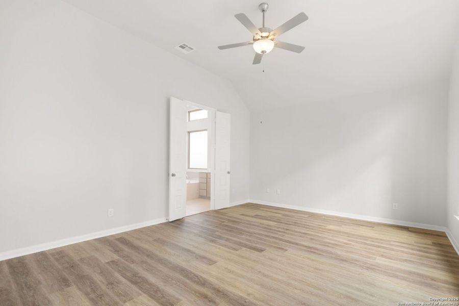 Spacious, unfurnished interior of a new home in Homestead, Schertz (Image 15).