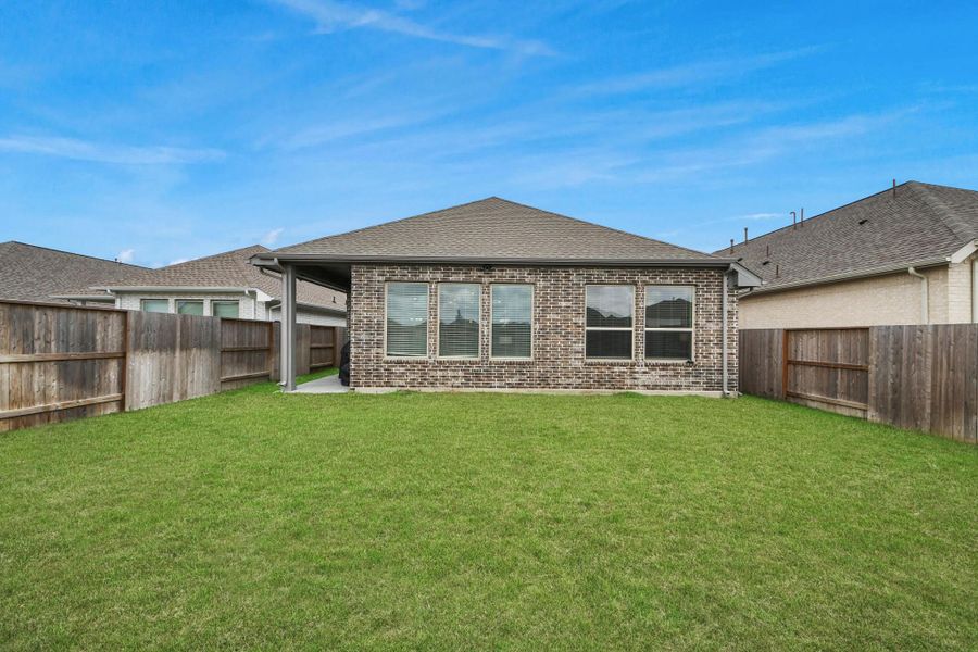 Great sized back yard.