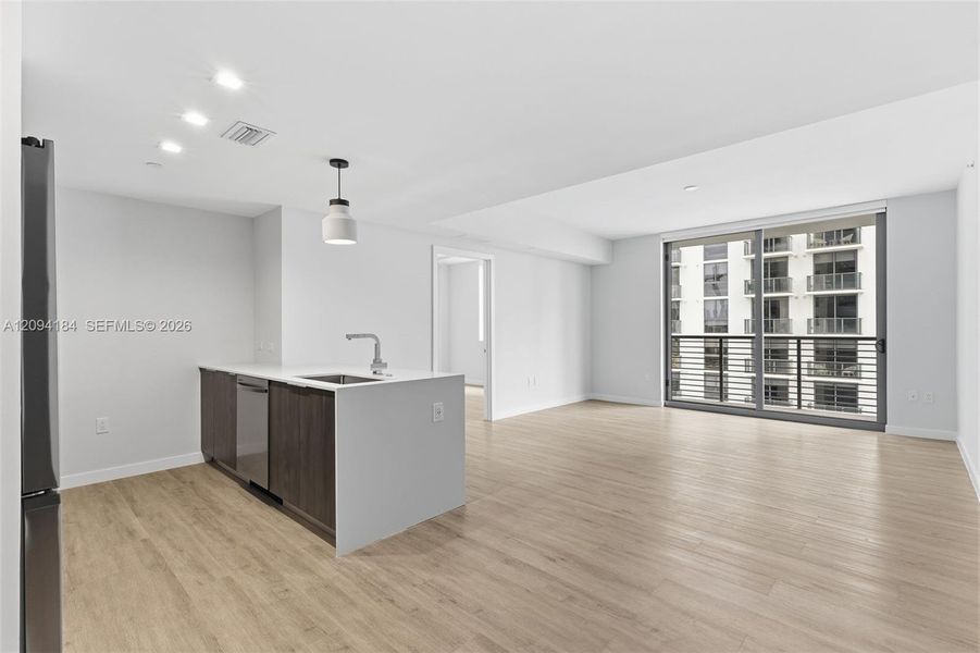 Spacious, unfurnished interior of a new home in , Miami (Image 14).