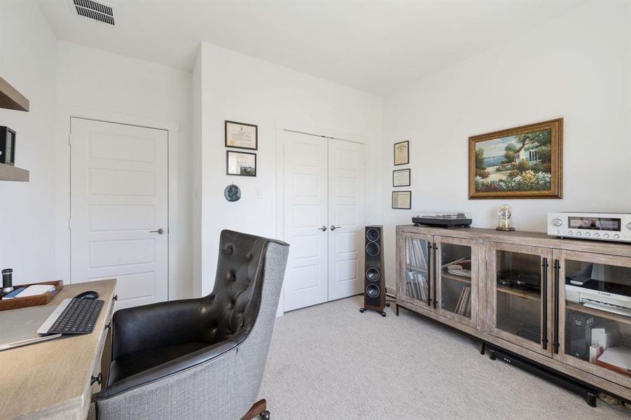 Furnished interior view inside a new home in , Wylie (Image 15).