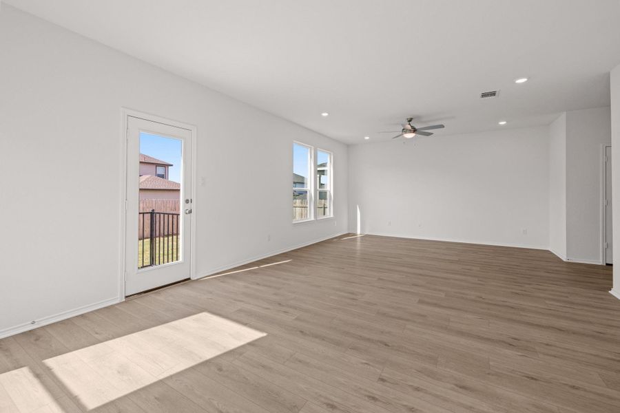 Spacious, unfurnished interior of a new home in Sonterra - Cool Water, Jarrell (Image 24).