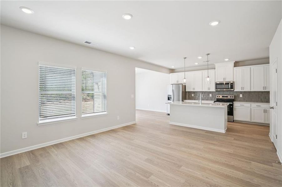 Spacious, unfurnished interior of a new home in Hawthorne Station, College Park (Image 18).