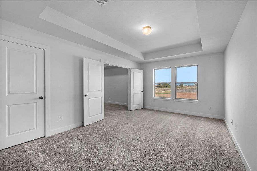 Spacious, unfurnished interior of a new home in Sienna, Missouri City (Image 21).