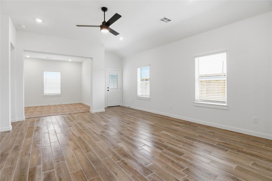 Spacious, unfurnished interior of a new home in Foxtail Palms, Manvel (Image 40).