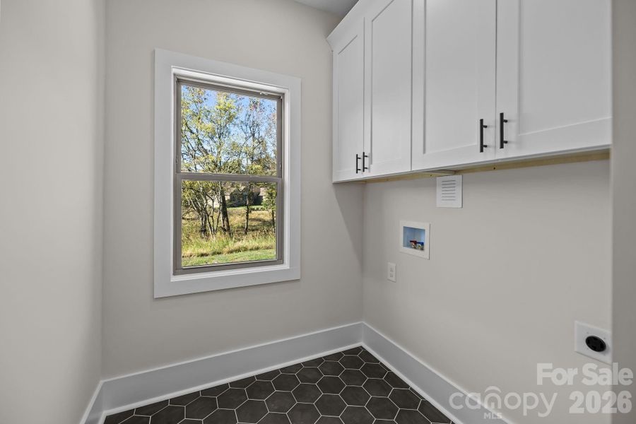 Spacious, unfurnished interior of a new home in , Monroe (Image 21).