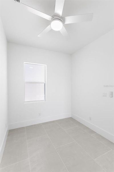 Spacious, unfurnished interior of a new home in , Lehigh Acres (Image 20).
