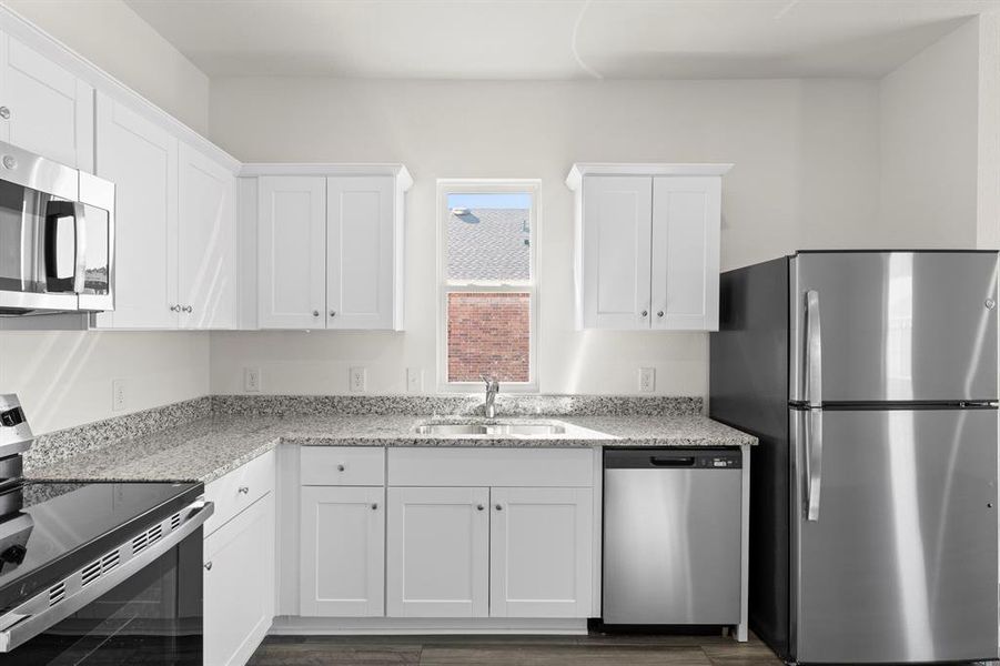 12. 807 Lexington - Kitchen (2)