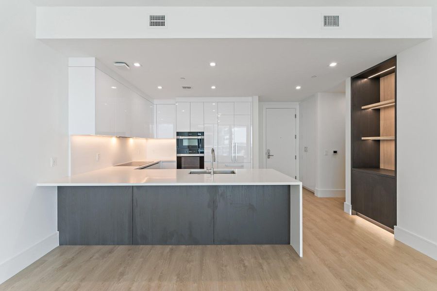 033-220LakeShoreDr-1219-WestPalmBeach-SM