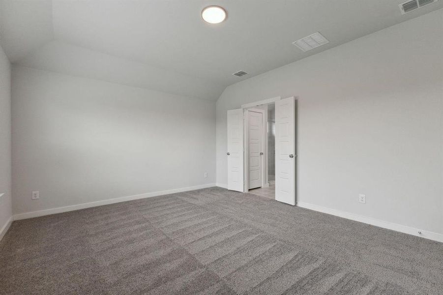 Spacious, unfurnished interior of a new home in Southridge, McKinney (Image 14).