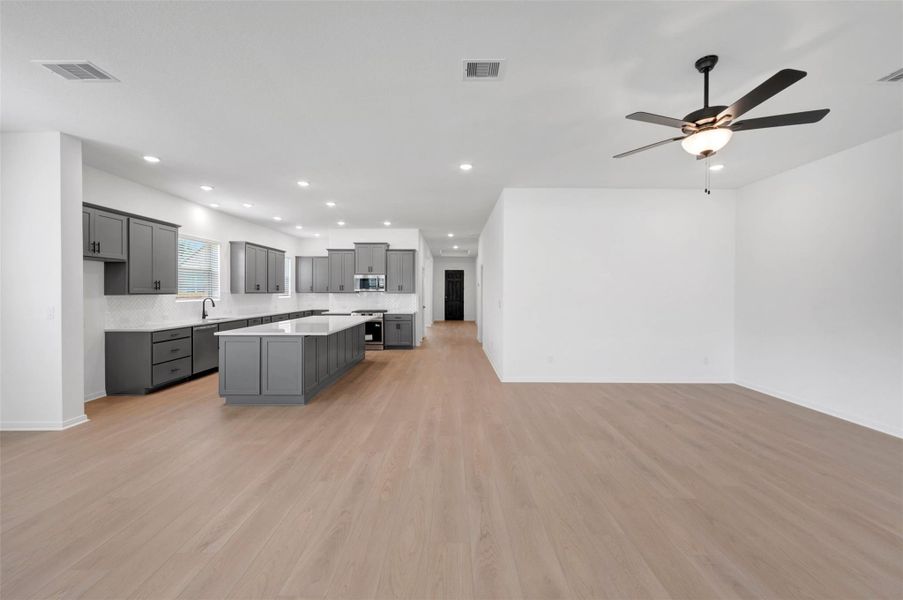 Spacious, unfurnished interior of a new home in Escondido - Overlook Collection, Magnolia (Image 25).
