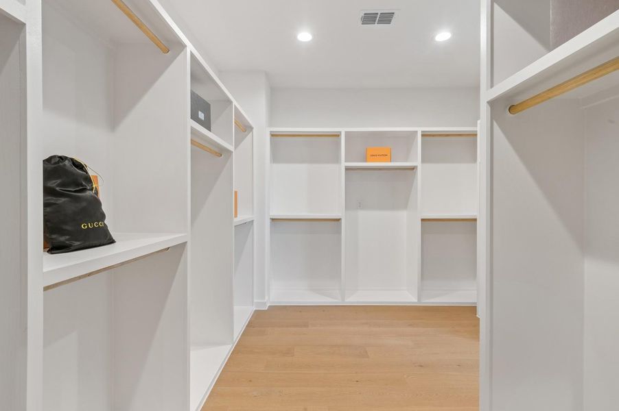 Spacious, unfurnished interior of a new home in , Houston (Image 20).