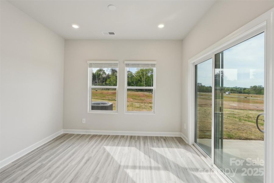 Spacious, unfurnished interior of a new home in Buffalo Ridge, Newton (Image 11).