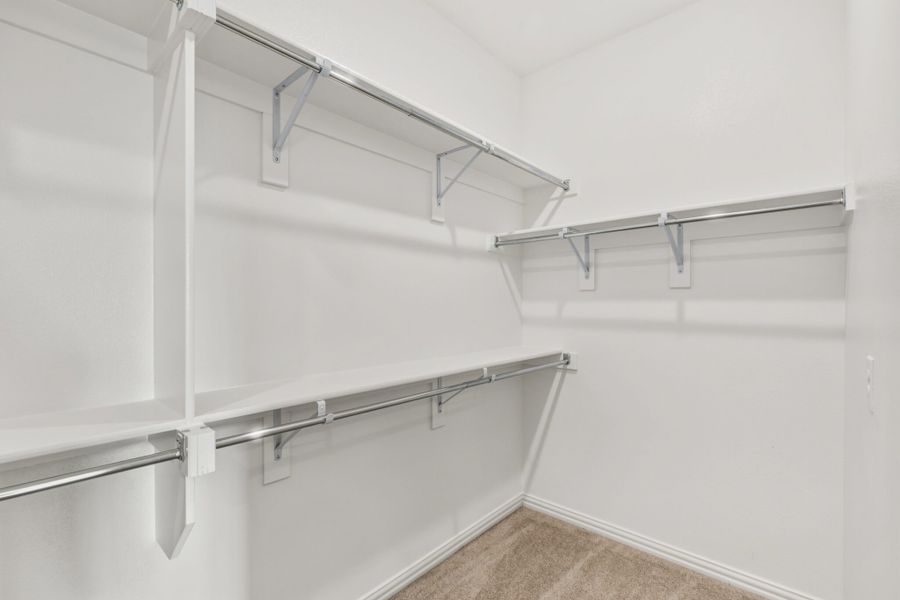 Spacious, unfurnished interior of a new home in Edgewater, Fate (Image 23).