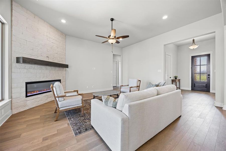 Furnished interior view inside a new home in Waterfall Ranch - 1 Acre Lots, Waxahachie (Image 28). Furnished interior view inside a new home in Waterfall Ranch - 1 Acre Lots, Waxahachie (Image 28).