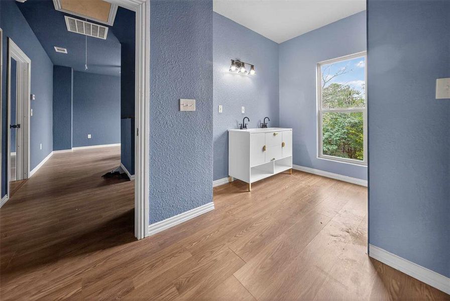 Spacious, unfurnished interior of a new home in , Murchison (Image 18).