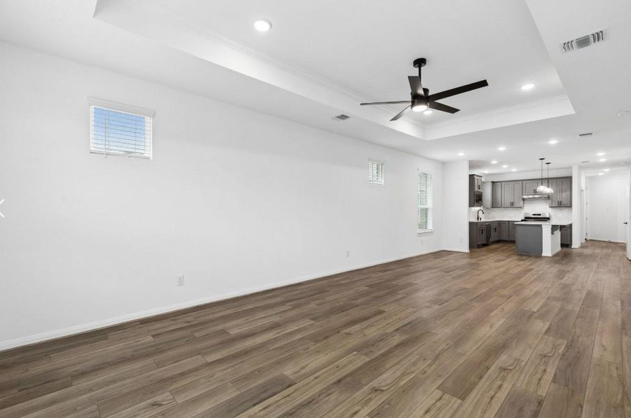Spacious, unfurnished interior of a new home in Del Webb in Chambers Creek, Willis (Image 18).