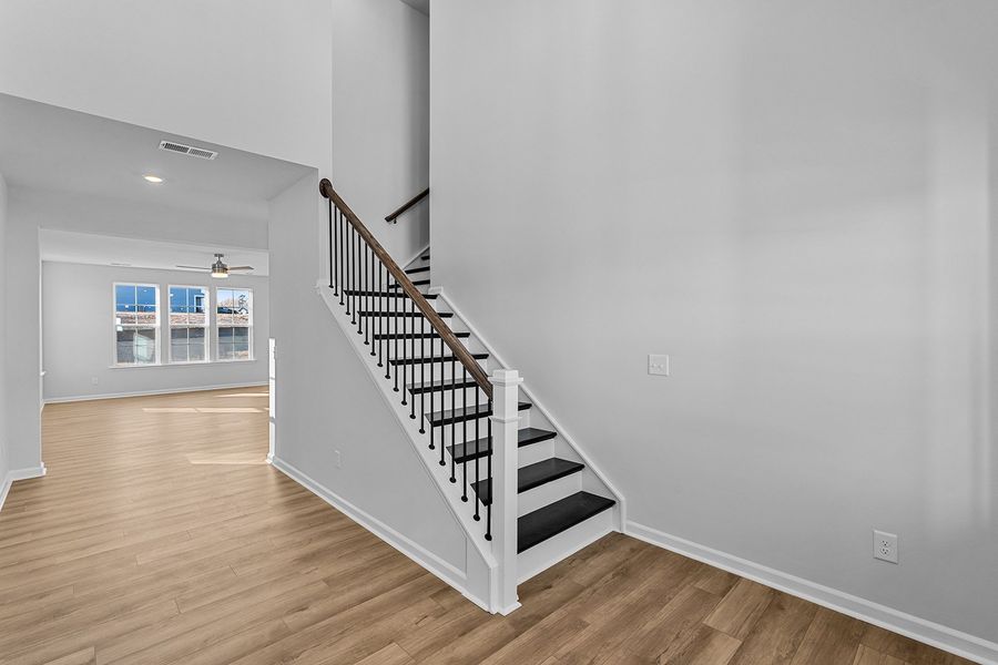 Spacious, unfurnished interior of a new home in Fieldstone, Lexington (Image 18).