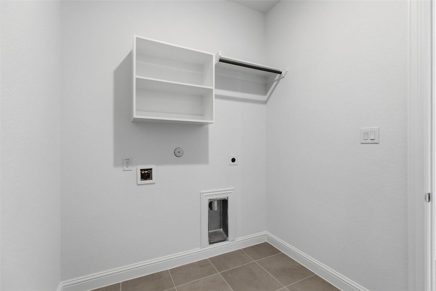 Spacious, unfurnished interior of a new home in Sundance Cove, Crosby (Image 18).