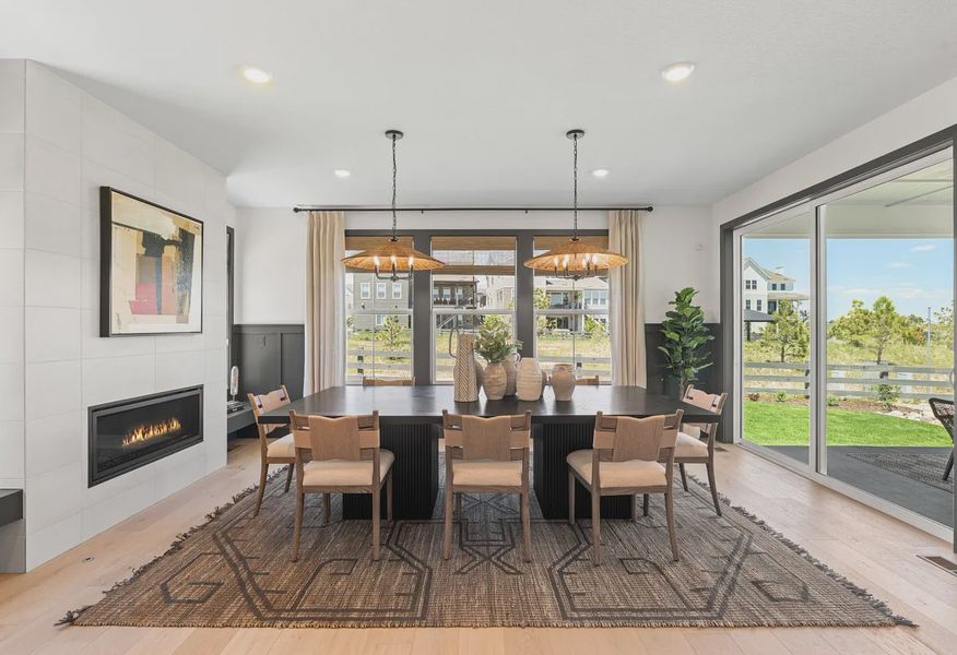 Pemberly Model Dining - 4 of 28