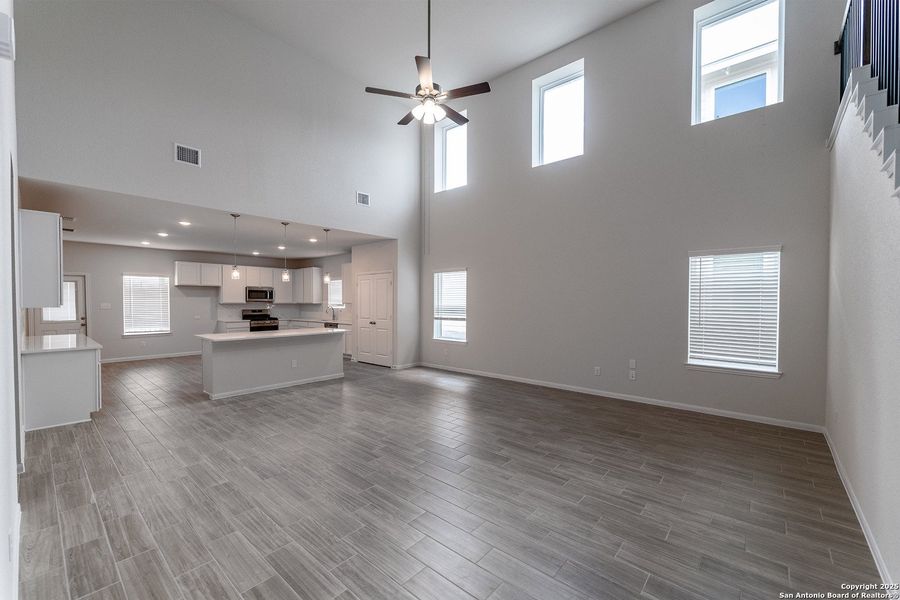 Spacious, unfurnished interior of a new home in Hunter's Ranch, San Antonio (Image 20).
