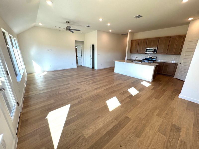 Spacious, unfurnished interior of a new home in Prairie Winds, Hutto (Image 9).