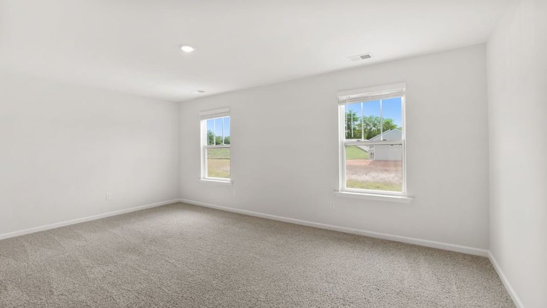 Spacious, unfurnished interior of a new home in Seneca Falls, Seneca (Image 31).