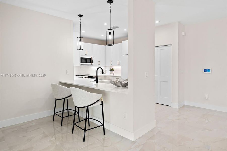 Spacious, unfurnished interior of a new home in , Fort Myers (Image 32).