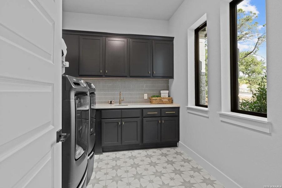 Furnished interior view inside a new home in Shavano Highlands, San Antonio (Image 9).