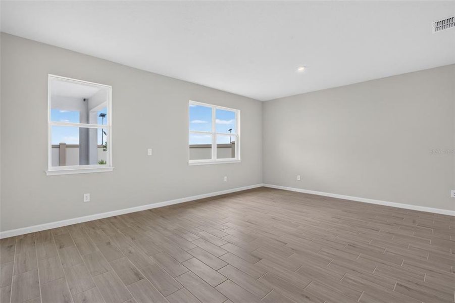Spacious, unfurnished interior of a new home in Pasadena Ridge Master, Zephyrhills (Image 19).
