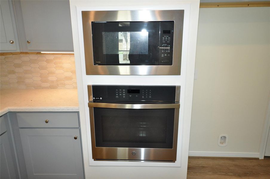 Close-up of interior finishes inside a home in Pedregal, League City (Image 15).