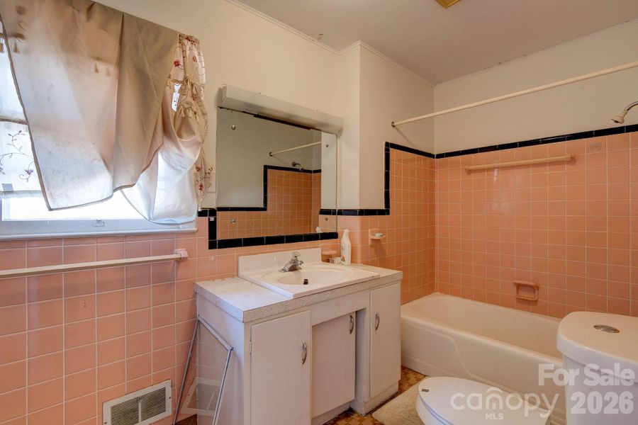 Furnished interior view inside a new home in , Pageland (Image 26).