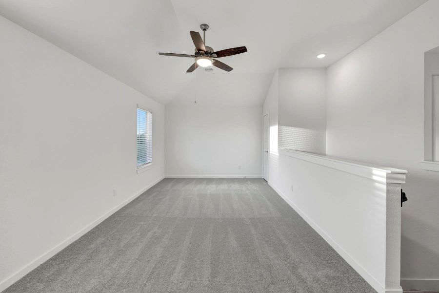 Spacious, unfurnished interior of a new home in Ambrose, La Marque (Image 27).