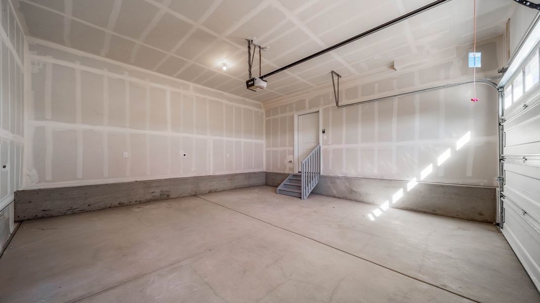 Spacious, unfurnished interior of a new home in Green Valley Ranch, Aurora (Image 24).