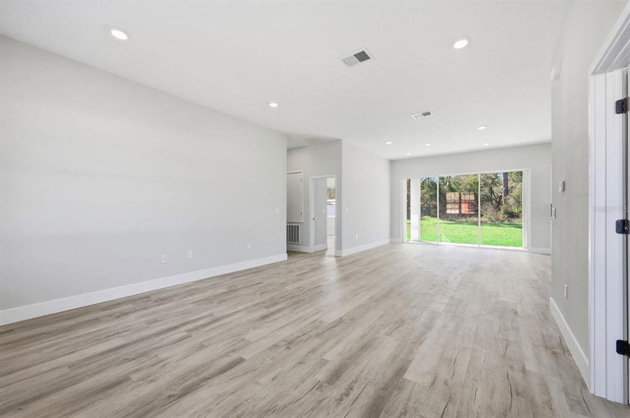 Spacious, unfurnished interior of a new home in , Ocala (Image 18).
