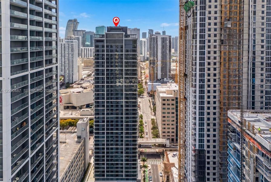 Condo located in Miami, FL showcasing its design and architecture (Image 3).