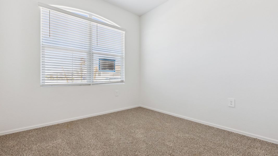 Spacious, unfurnished interior of a new home in Rio Rancho Estates, Wittmann (Image 11).