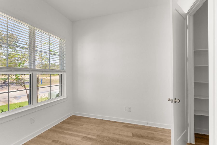 Spacious, unfurnished interior of a new home in Highland Village, Georgetown (Image 9).