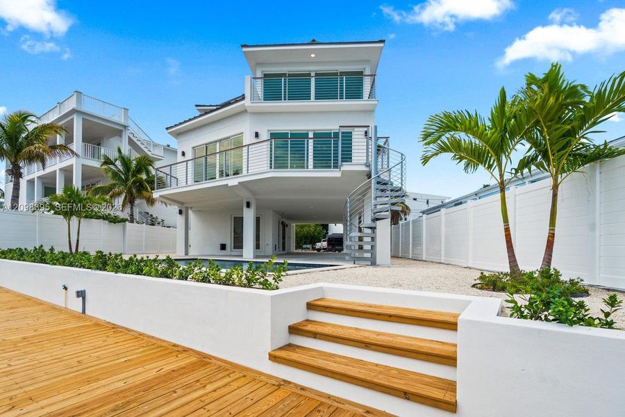 Exterior details and patio area of a home in , Key Largo (Image 36).