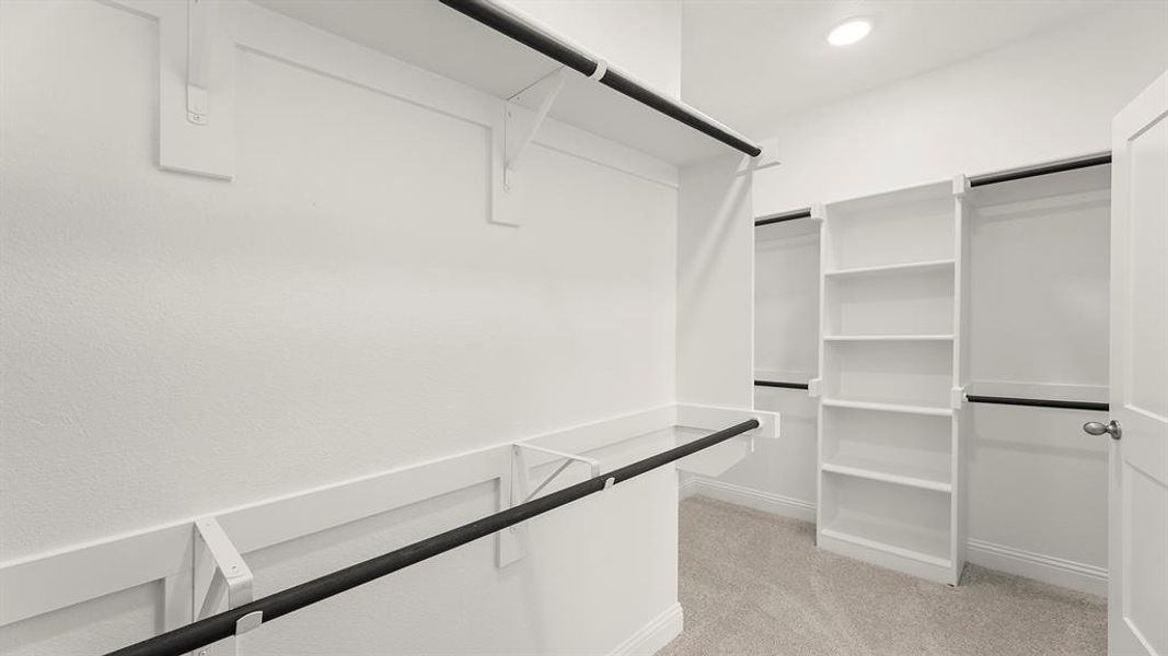 24. 1733 Edgeway - Closet